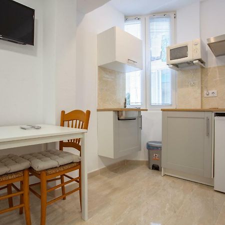 Small Studio Apartment Алтеа Екстериор снимка