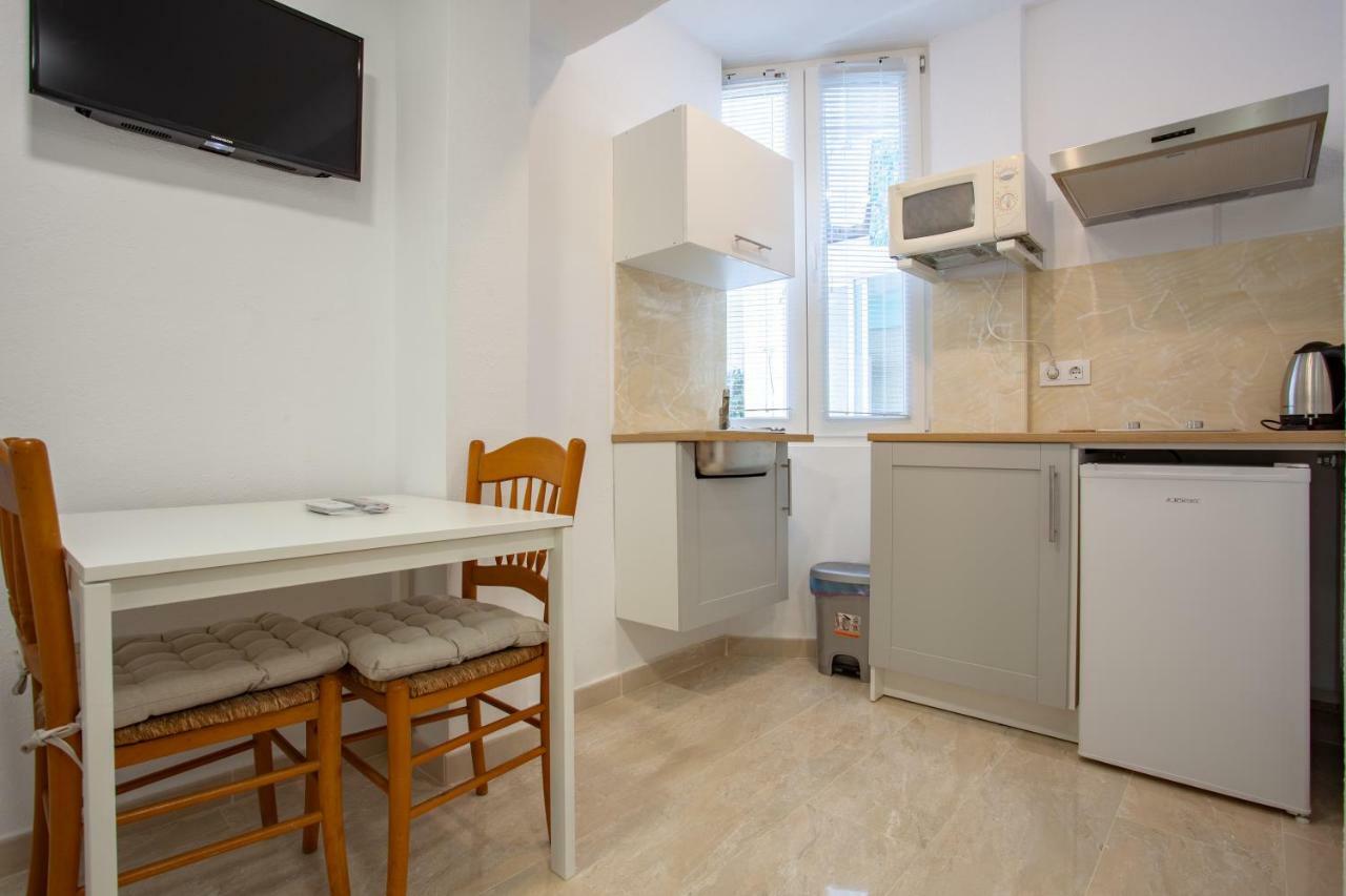 Small Studio Apartment Алтеа Екстериор снимка