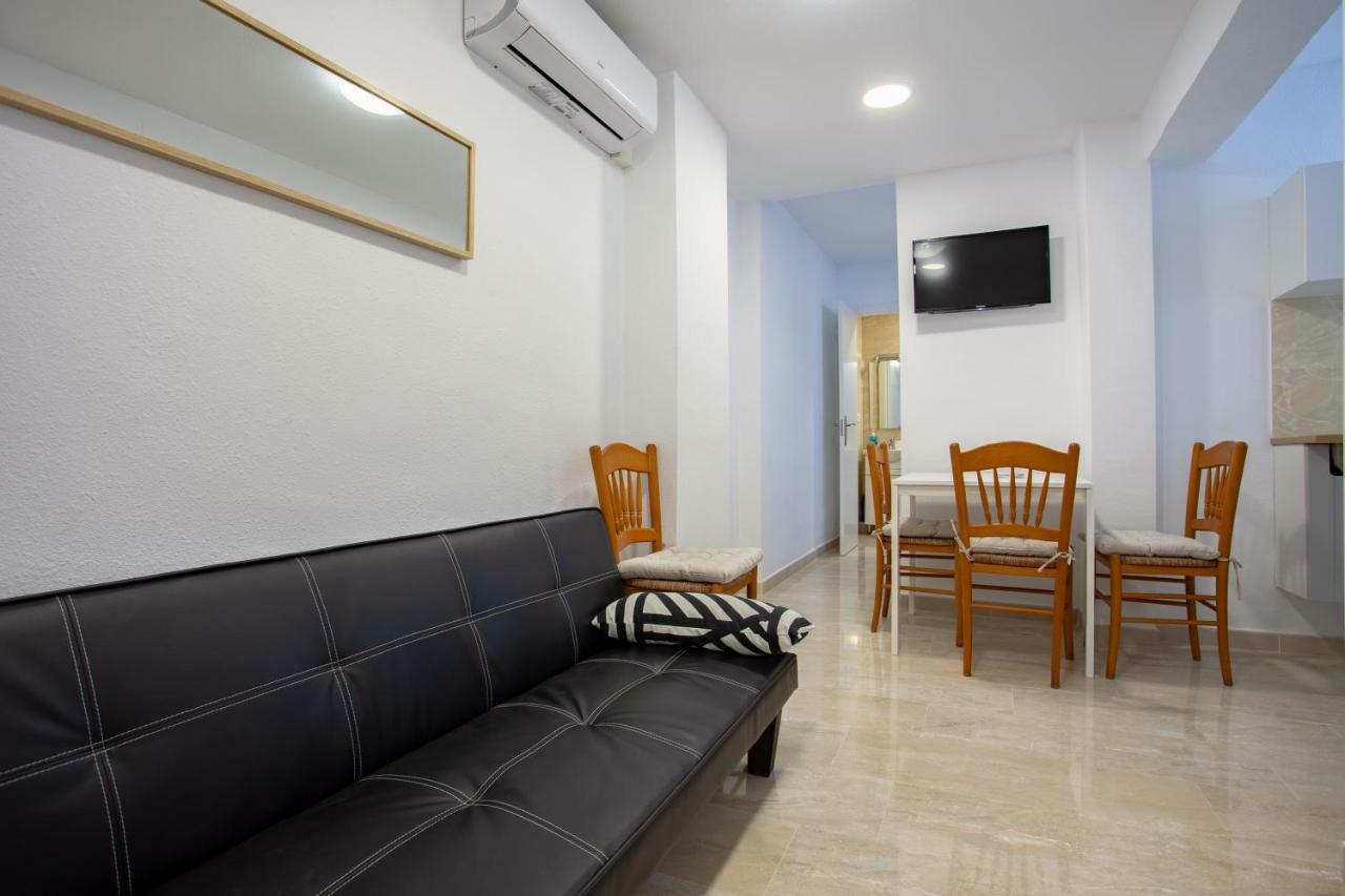 Small Studio Apartment Алтеа Екстериор снимка