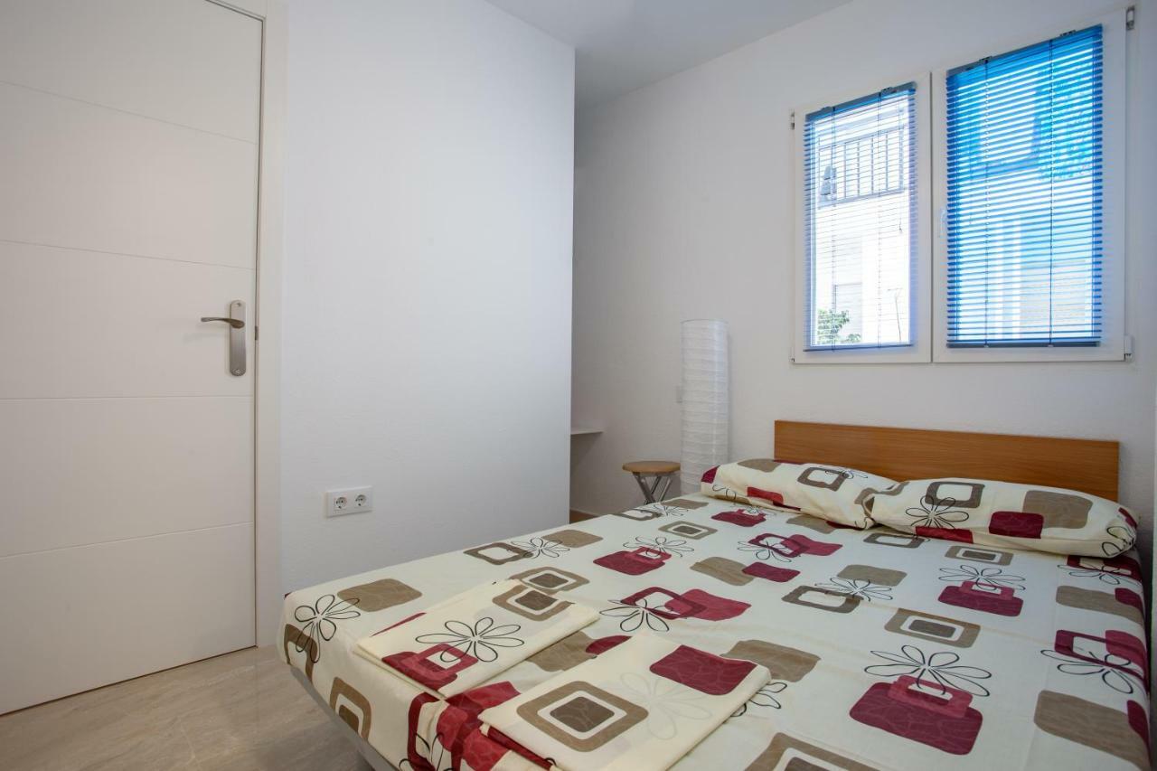 Small Studio Apartment Алтеа Екстериор снимка