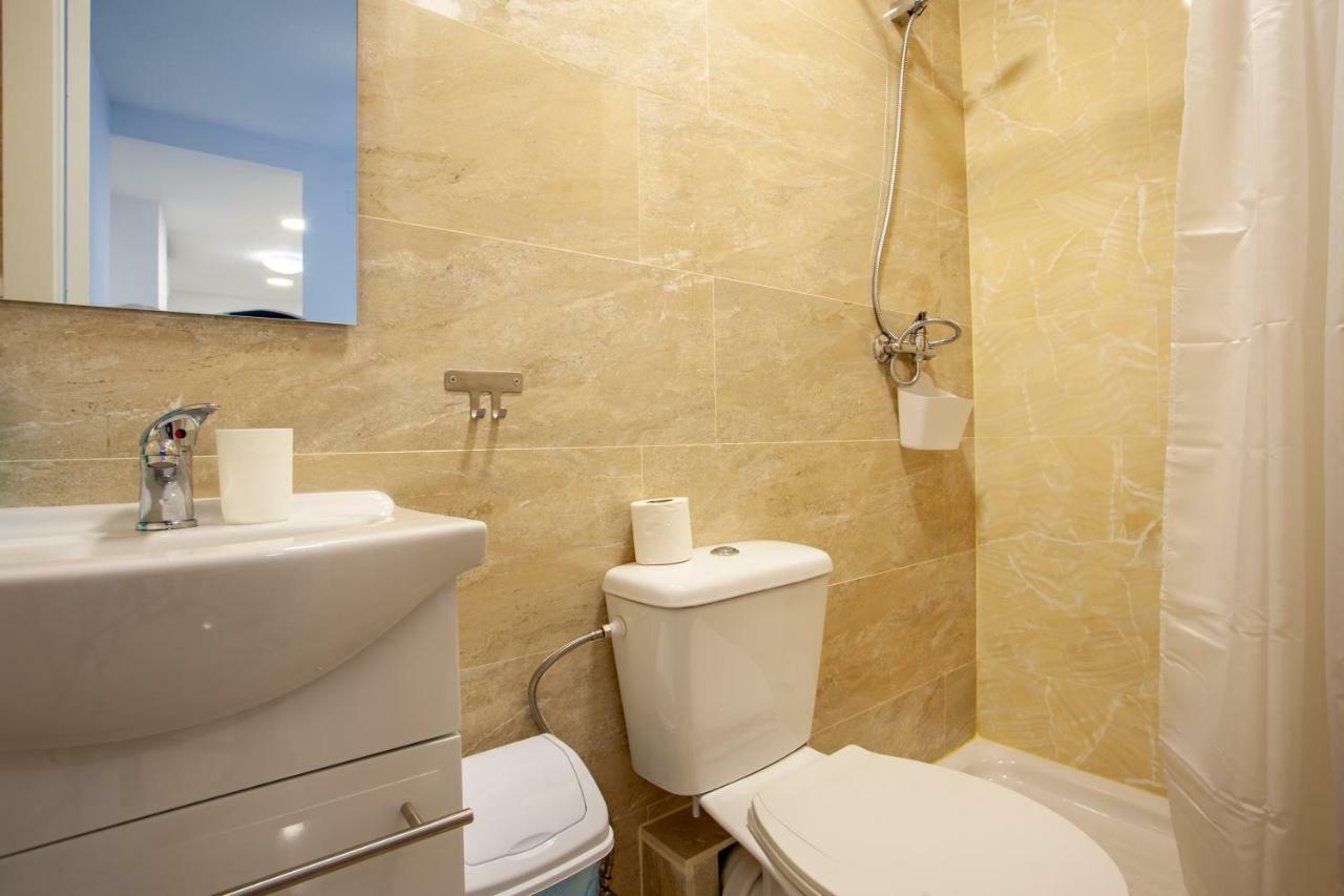 Small Studio Apartment Алтеа Екстериор снимка